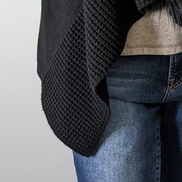 Michael - Michael Kors - Black Vest w/ Removable Faux Fur Trim Vest - Size S - Picture 5 of 8